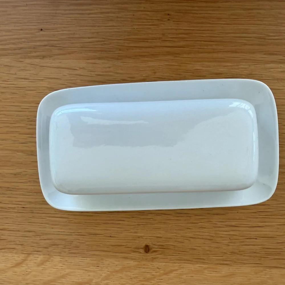 Crate & Barrel NWOT White Porcelain Covered Butter Dish